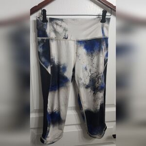 Wunder Under Crop leggings in the "Milky Way Multi" (MWMU) colorway. 